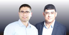 מימין לשמאל: ליאור בן עמי, מנכ"ל SPIKEIT, שמפיצה את רפיד7, ורון כהן, מנהל פעילות אזורי ב-רפיד7 ישראל, יוון וקפריסין.