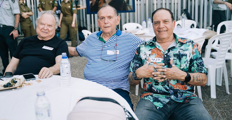 מימין: פלי הנמר, יענקל'ה קארפ, לשעבר מפקד מחנה ממר"ם והרנ"ג האגדי, ואיציק מלאך, לשעבר מפקד ממר"ם, האגדי אף הוא - ששירתו במקביל.