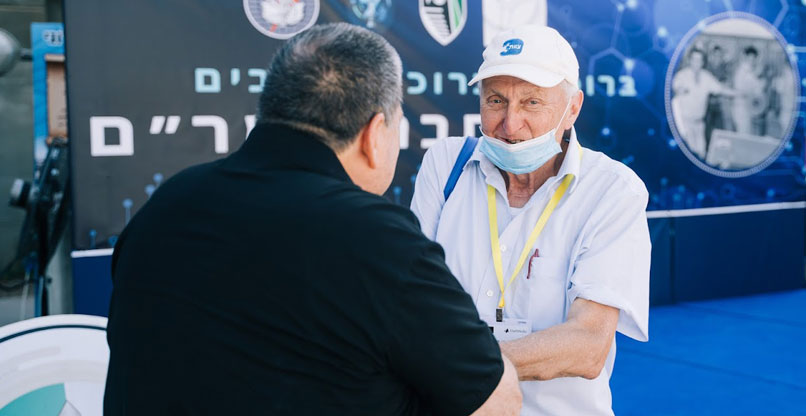 מימין: הנרי קליין ושלמה מתיא.