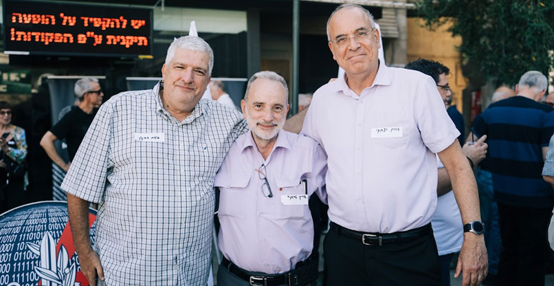 מימין: דורון יצחקי, אריק טרטנר ושלום דסקל.