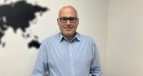 אמיר עוז, יועץ טכנולוגי לארגונים, בעיקר בתחום האשראי החוץ בנקאי.