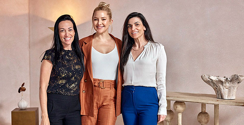 מימין: ויקה רז, דירקטורית שיווק באלמה; קייט הדסון; וטל בורגן רוזן, סמנכ"לית השיווק הגלובלית של החברה.