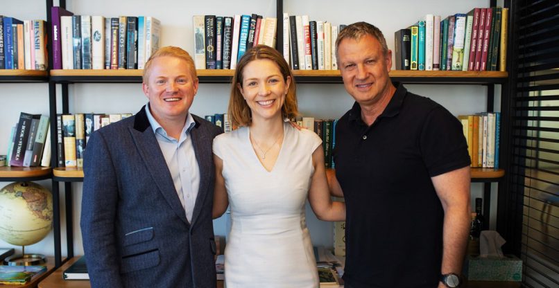 מימין לשמאל: אראל מרגלית, מייסד ויו"ר JVP ויו"ר תטא ריי; דבון קירק, מנהלת שותפה בקרן Portage Capital Solutions; ופיטר ריינולדס, מנכ"ל תטא ריי.