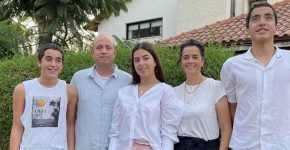 מימין: יונתן, לבנת, רותם, אביב ויפתח, בני משפחת קוץ ז"ל.