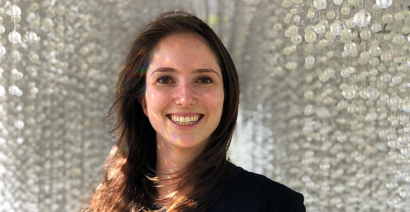 ניקול פישביין, חוקרת באינטזר.