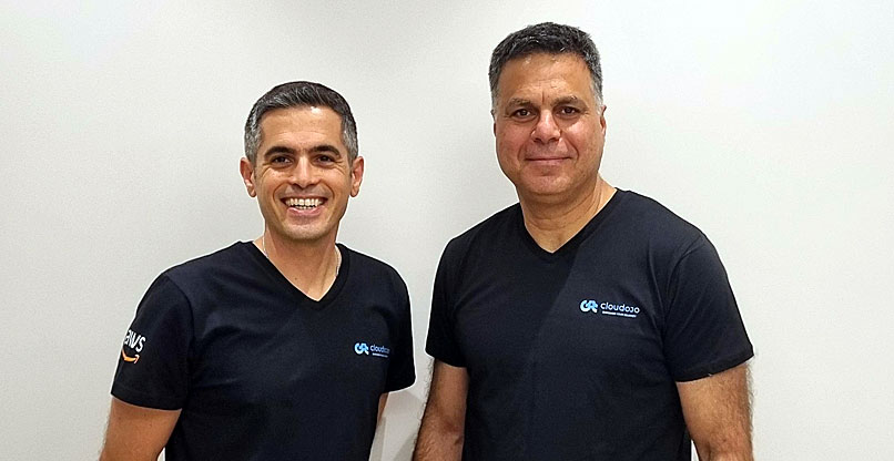 מימין: רון גלב, מנכ"ל בזק בינלאומי, וחיים חזק, מנכ"ל Cloudojo.