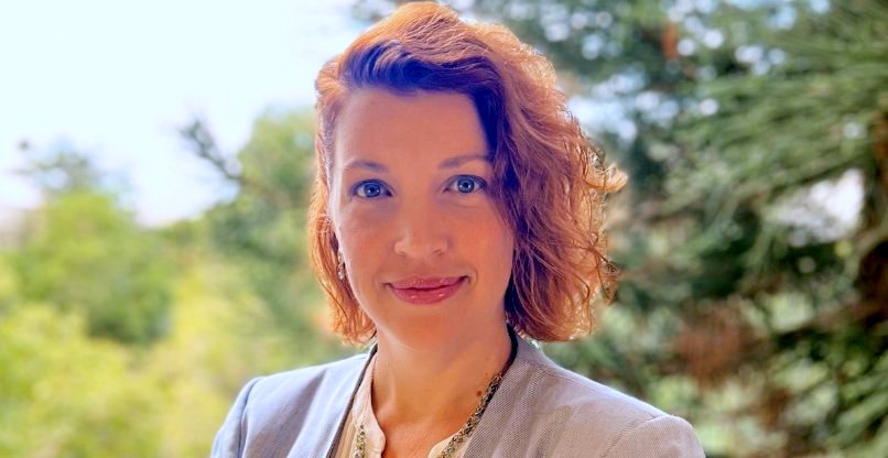 אליזבת דלל, מנהלת קשרי משקיעים בקרן אמפלפילדס.