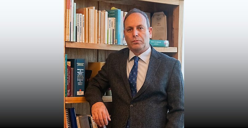 ד"ר אייל ברסלר, עו"ד, מייסד משרד ברסלר פטנטים, המתמחה בפטנטים בתחומי הביטחון וההגנה.