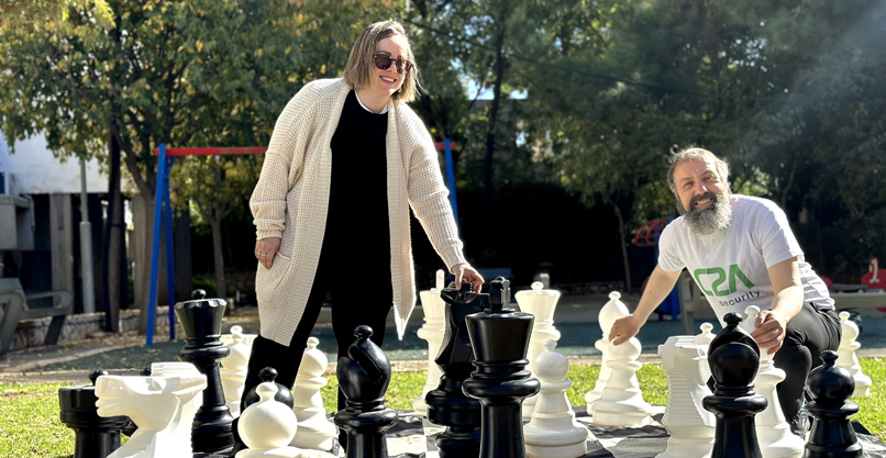 מימין: ד"ר דניאל מוסקוביץ, יו"ר הוועד המנהל של ירושחמט וראש צוות בחברת C2A סקיוריטי, ומיכל שטיין, מנהלת משאבי אנוש בחברה.