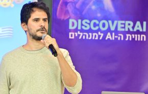 ניית (נתנאל) קוסובסקי, מנהל הסטודיו לחוויית משתמש באלעד UX/UI.