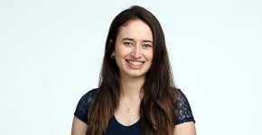 אלונה חיימוב, מהנדסת תוכנה ב-CEM מבית סייברארק ומנהלת קהילת נשים טכנולוגיות בחברה.