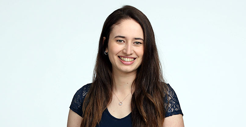 אלונה חיימוב, מהנדסת תוכנה ב-CEM מבית סייברארק ומנהלת קהילת נשים טכנולוגיות בחברה.