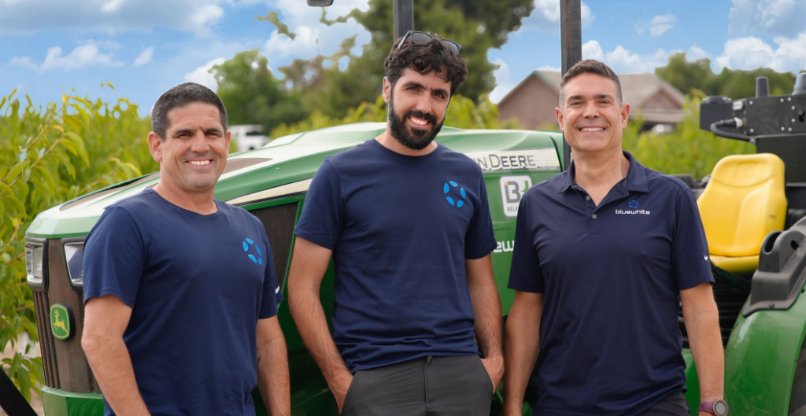 מייסדי בלו וייט. מימין לשמאל: אבירם שמואלי - CTO, יאיר שחר - COO, ובן אלפי המנכ"ל.