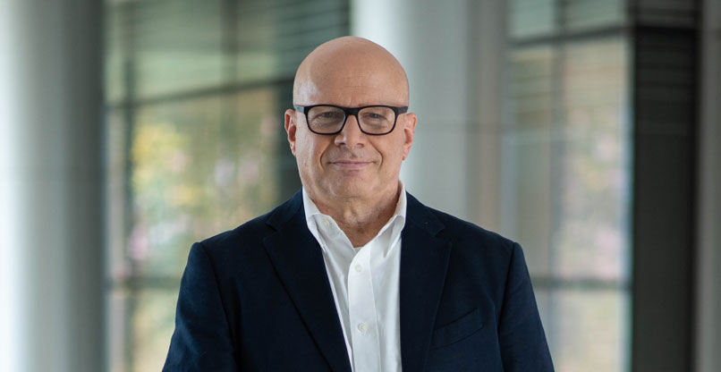 פרופ' ירון וולפסטל, מנהל מרכז המצוינות בסייבר של יבמ בבאר שבע.