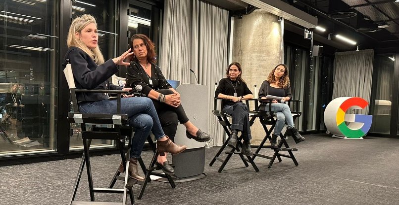 הנשים בפאנל. מימין לשמאל: מגי שניידר מקלאודזון; שירה רז-מייזנר ממטריקס; מור שלזינגר מגוגל; ויעל גרינברגר מ-Compete.