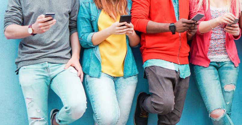 כבר כעת הם מחליפים אינטראקציה אנושית. הטלפונים הניידים.