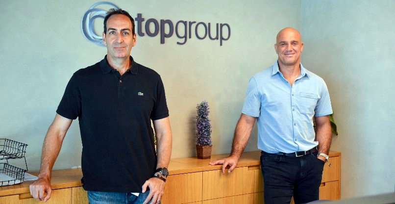 מימין לשמאל: גלעד הרעוז ושמוליק מילנר, מנכ"לים משותפים, טופ מערכות.