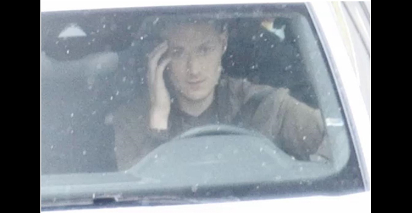 רק מגרד במצח.