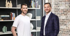 מימין: דאלי ראג'ק, נשיא וויז, ואסף רפפורט, מייסד-שותף ומנכ"ל החברה.