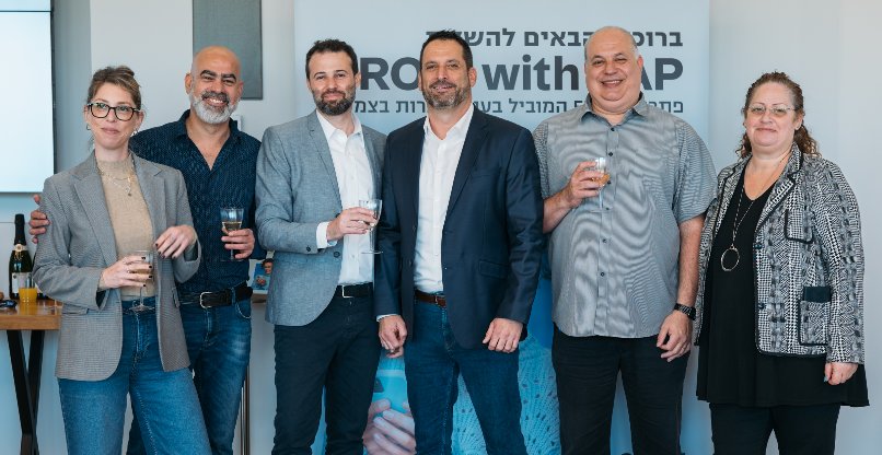 מימין לשמאל: נורית אלחדד קורן, מנהלת שיווק; מאיר ויינר, מנהל תחום ERP בענן; עופר מילבסקי, המנכ"ל; גילי לבקוביץ, מנהל פעילות GROW with SAP; רמי מנחם, COO; ושרון בן-ארי, Director of Alliances andמנהלת שותפיות עסקיות. סאפ ישראל.