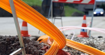 סיבים אופטיים.