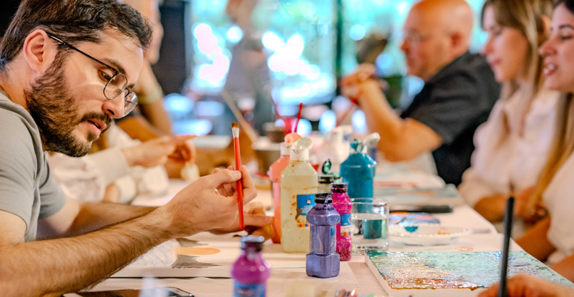 נהנים מסדנת ציור אינטואיטיבי על קנבס של ג׳ולייט בן שושן מקריית שמונה