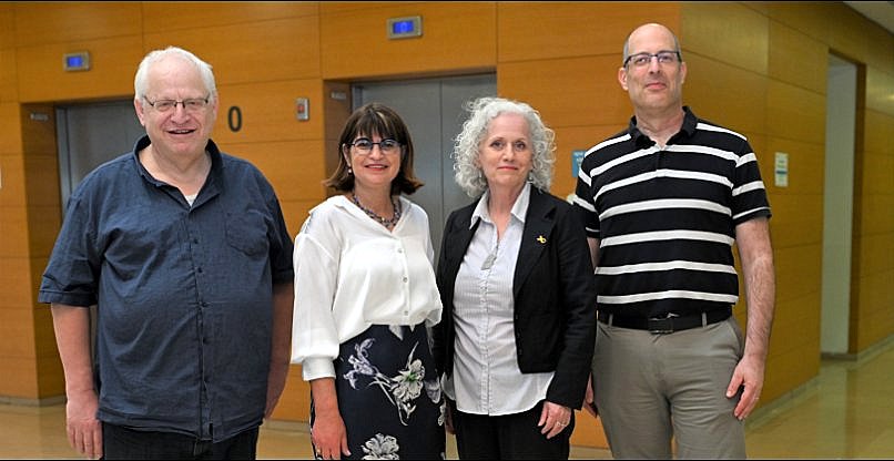 מימין לשמאל: נעם אורן, מנמ״ר אלו״ט; דדי עטאס, מנכ"ל אלו"ט; אילנה מושקין, קו-פאונדרית של מיזם TA'AL; רונית שוסל, מנהלת החטיבה לפיתוח ידע, מחקר והכשר באלו"ט ומובילת הקרן; ועמנואל כהן, יזם TYPE IT.