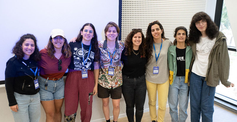 הצוות המנצח. השמות המלאים - למטה.