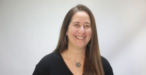 רחל פרלמן, עובדת ותיקה בפיקוח על הוראות מדעי המחשב, הנדסת התוכנה וה-AI במשרד החינוך.