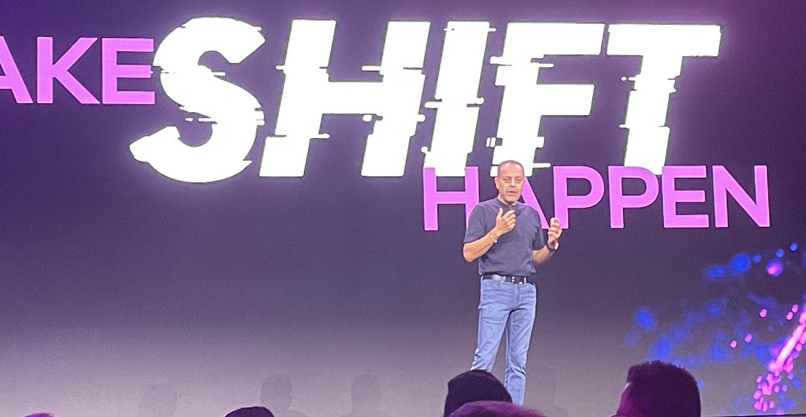 השבוע על במת כנס Shift באטלנטה - סנג'יי מירצ'נדני, נשיא ומנכל קומוולט.