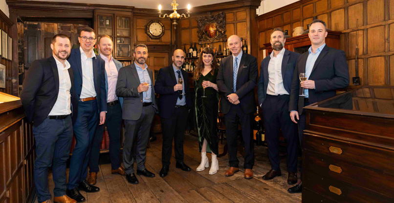 צוות נובידאה עם המרצה האורח, סר קלייב וודווארד.