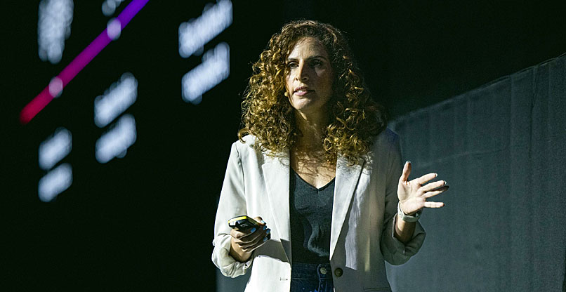 שחר דניאל, מובילת צוות פתרונות ארכיטקטורה ב-AWS.