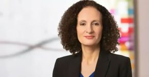 ענת אשכנזי, החל מ-31 ביולי סגנית נשיא בכירה וסמנכ"לית הכספים של אלפבית.