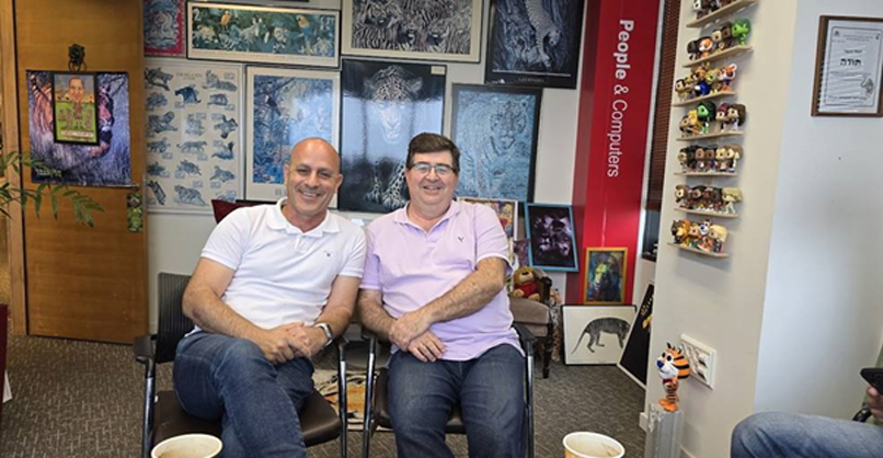 מימין: אנדרס קוקווקא, מנהל השותפים ומנכ"ל קונביסטה ישראל, ודיוויד אזולאי, סמנכ"ל מכירות קונביסטה ישראל