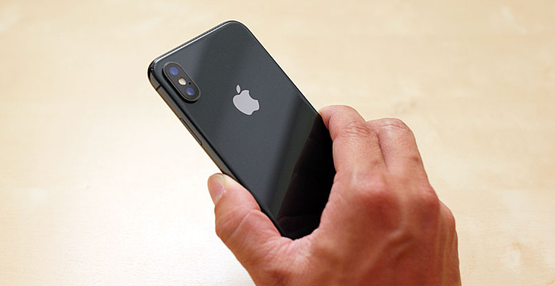 וינטג'. iPhone X.