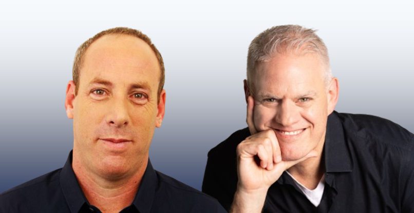 מימין לשמאל: עומר פוקס, סמנכ"ל שותפויות עסקיות באטרה; ומשה פורת, דירקטור פיתוח עסקי וחדשנות בבזק בינלאומי.