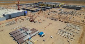 לא תייצר 50% בארה"ב. מבט מהאוויר על המפעל הענק של TSMC שנבנה בפניקס, אריזונה.