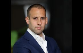 תומר ראב"ד, יו"ר קבוצת בזק.