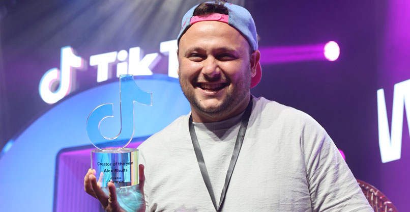 אלכס שולץ, יוצר התוכן של השנה.