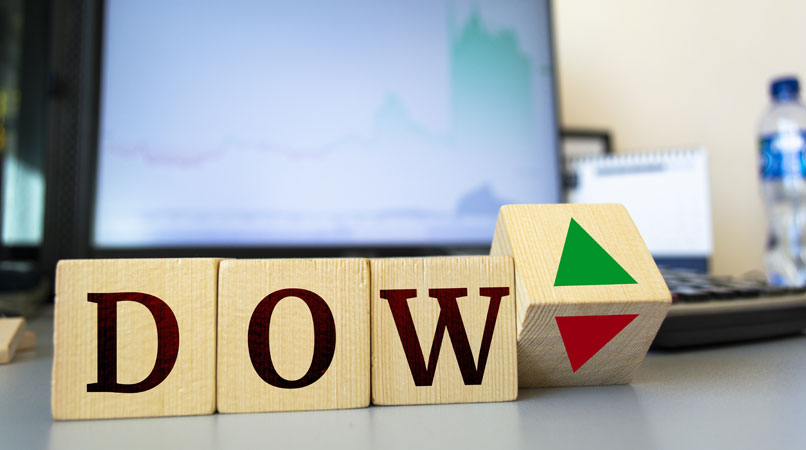 זאת שיוצאת וזאת שנכנסת לדאו ג'ונס.