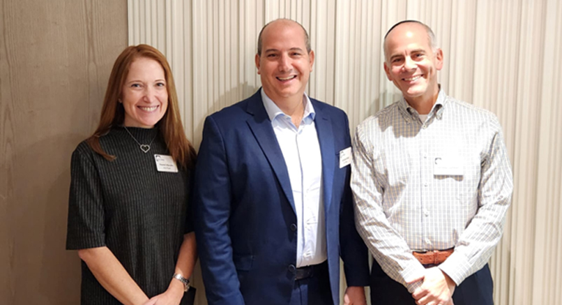 מימין: ג'רמי לוסטמן - מהשלוחה הישראלית של DLA Piper, ג'ונתן רופה - שותף ב-DLA Piper צרפת, ונעמי מאריליס - מהשלוחה הישראלית של הפירמה.