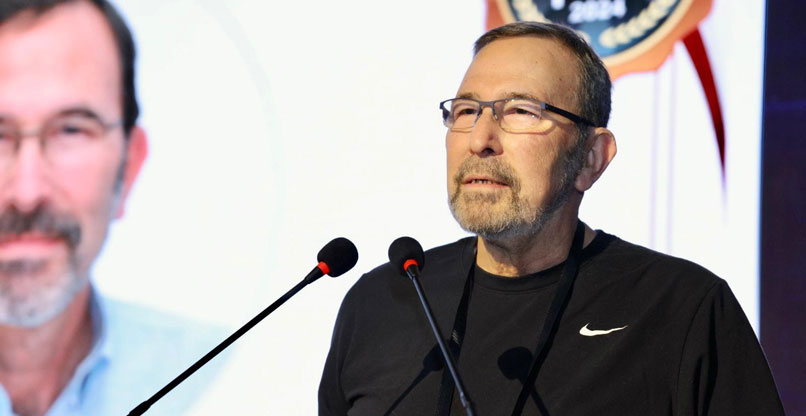 פרופ' גדי אריאב מאוניברסיטת תל אביב, יו"ר ועדת השופטים בטקס מצטייני המחשוב IT Awards של אנשים ומחשבים.