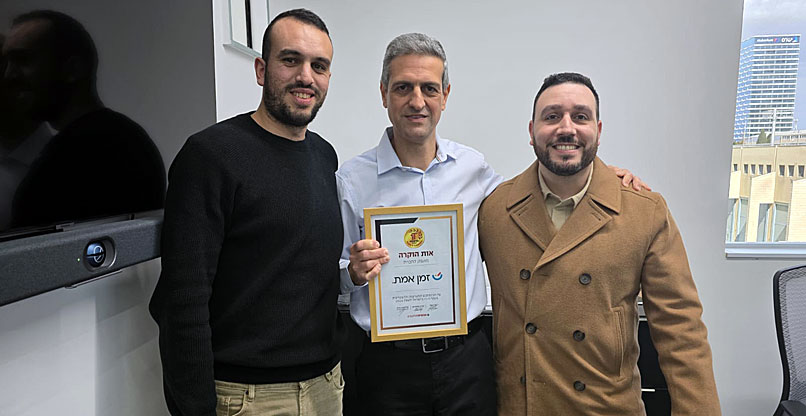 מימין: אשר כהן, מנהל פיתוח עסקי ומכירות בזמן אמת; מאור מלכי, מנכ"ל החברה; וגלעד סויסה, מנהל הפרויקט.