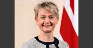 שרת הפנים הבריטית, איווט קופר.