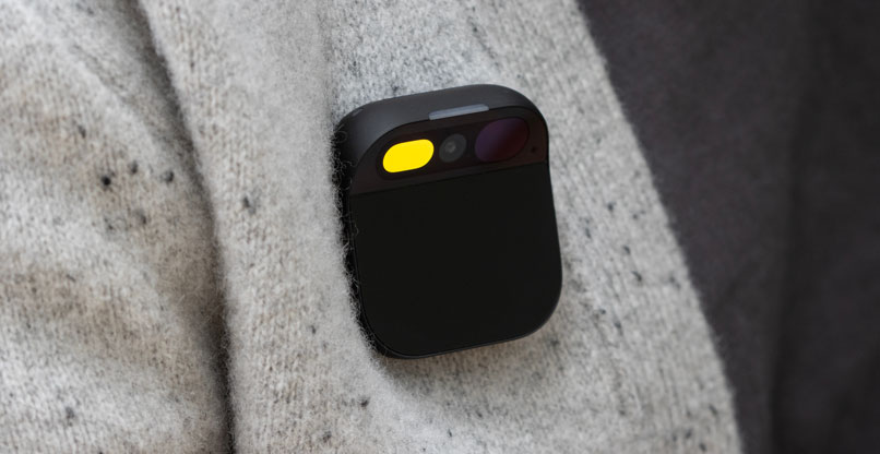 ה-AI Pin של הומן.