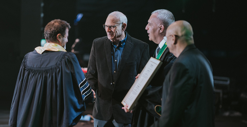 אורן שגיא, מנכ"ל סיסקו ישראל ויו"ר לשכת המסחר ישראל-אמריקה, מקבל את התואר עמית כבוד של מכללת אפקה.