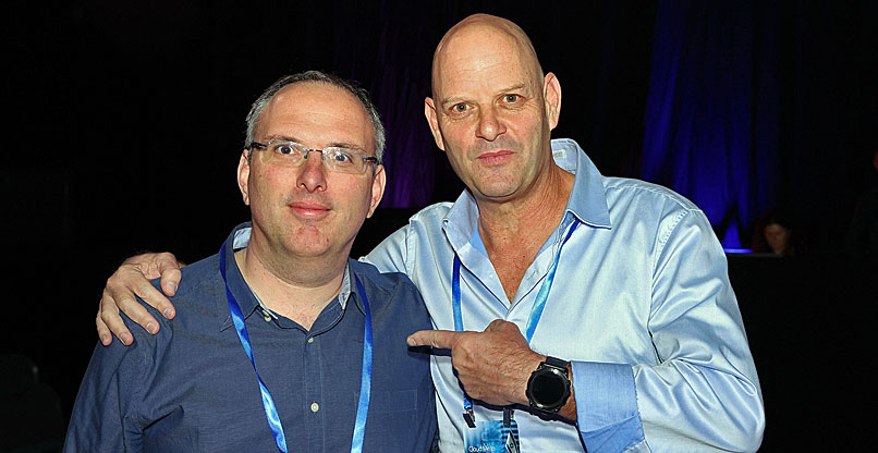 מימין: אמיר הראל, מנהל קשרי יצרנים וסגן מנהל חטיבת מוצרי התוכנהשל מטריקס, ואלי כהן, מנהל פיתוח עסקי ומוביל פעילות נימבוס בחברה.