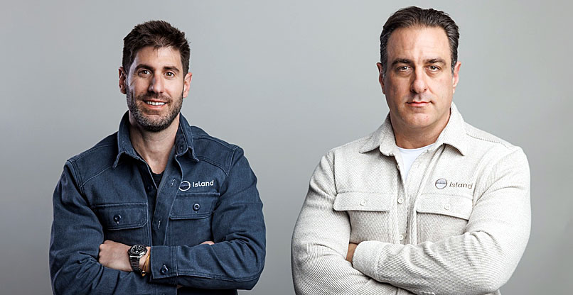 מימין: מייק פיי ודן אמיגה, מייסדי איילנד.