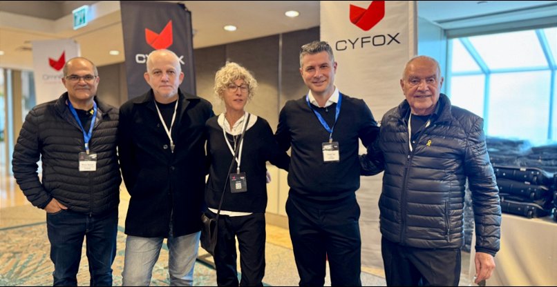 מימין לשמאל: רא"ל במיל', דן חלוץ, הרמטכ"ל לשעבר; יוסי טל – מנכ"ל CYFOX; אורנה מינץ - יו"ר דירקטוריון ויקריוס ויועצת לחברות סטארט-אפ בתחום הסייבר; דרור שקד – סמנכ"ל פיתוח עסקי ב-WIX; ורוני צארום – מייסד ויו"ר CYFOX.