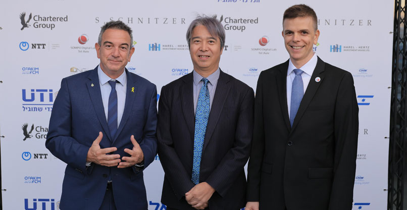 מימין: יו"ר לשכת המסחר ישראל-יפן, גילעד מאירוביץ'; שגריר יפן בישראל, אראי יוסקה; ונשיא התאחדות התעשיינים, רון תומר.